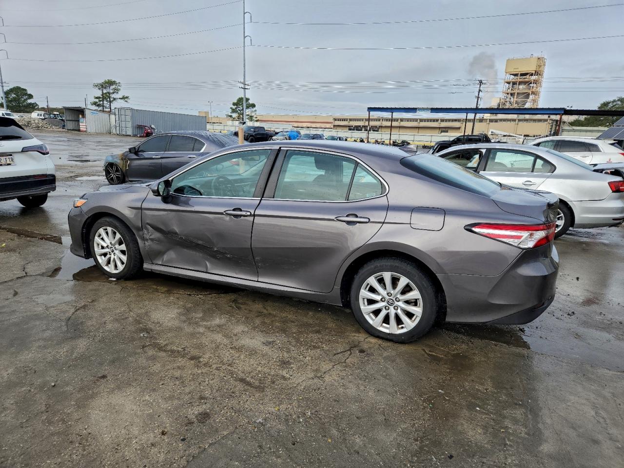 2020 TOYOTA CAMRY LE photo 2