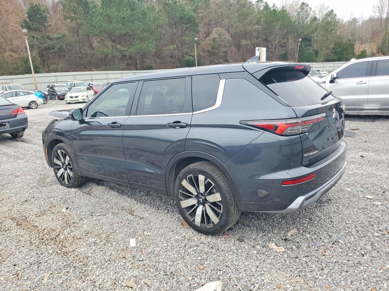 2025 MITSUBISHI OUTLANDER SE photo 2