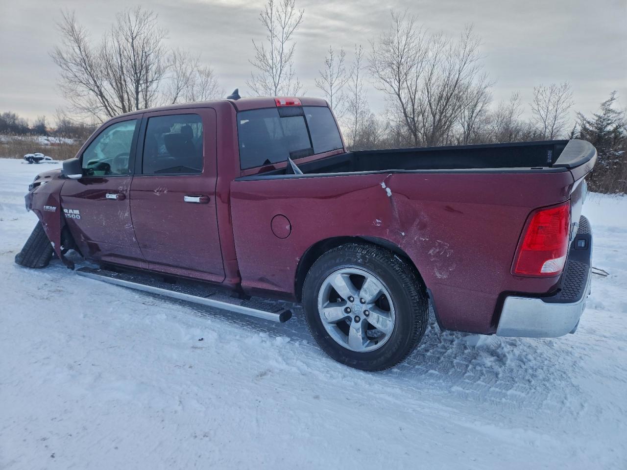 2016 RAM 1500 SLT photo 2