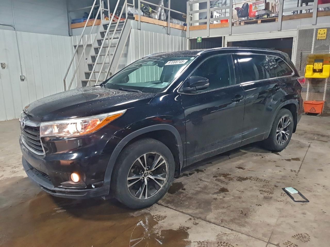 2016 TOYOTA HIGHLANDER