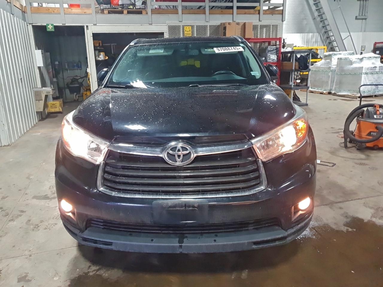2016 TOYOTA HIGHLANDER XLE photo 9