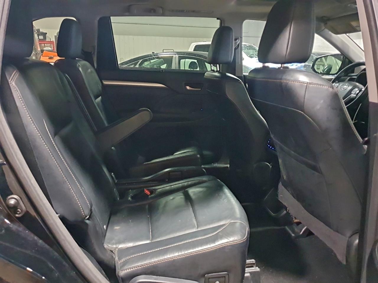 2016 TOYOTA HIGHLANDER XLE photo 21