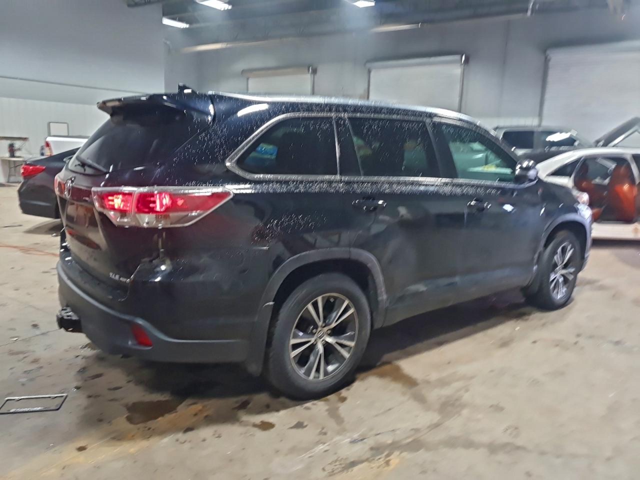 2016 TOYOTA HIGHLANDER XLE photo 5