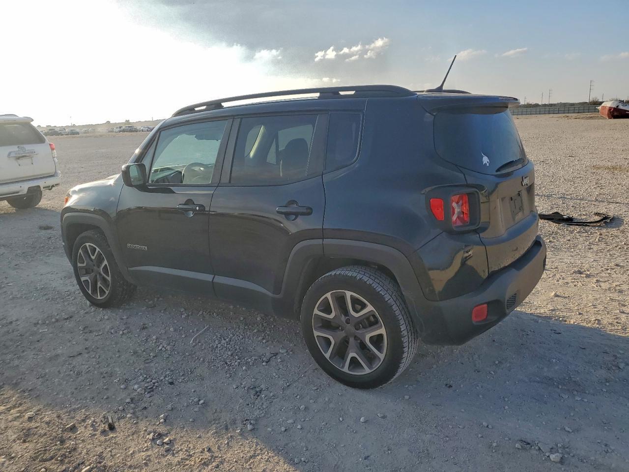 2015 JEEP RENEGADE LATITUDE photo 4