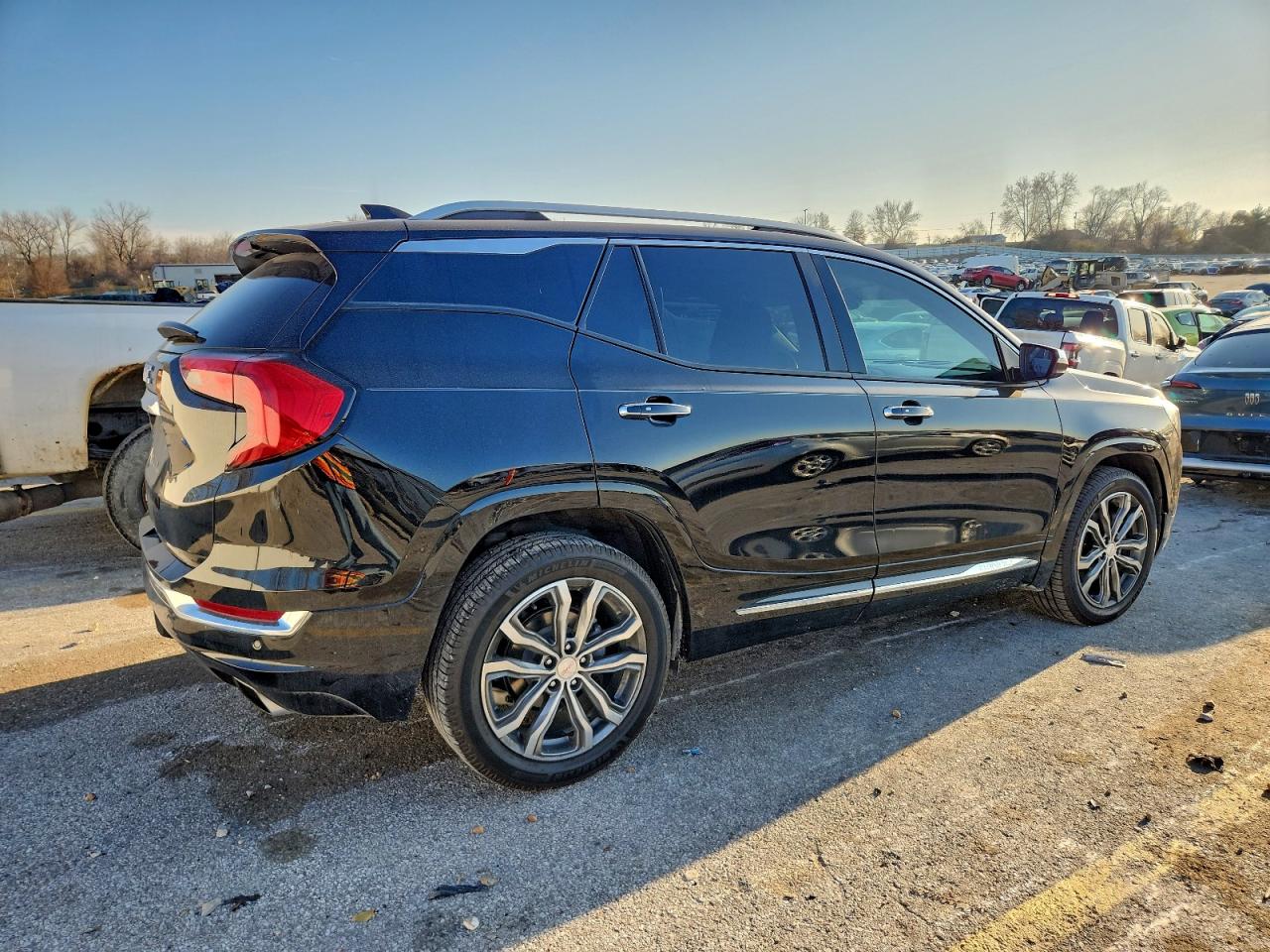 2018 GMC TERRAIN DENALI photo 3