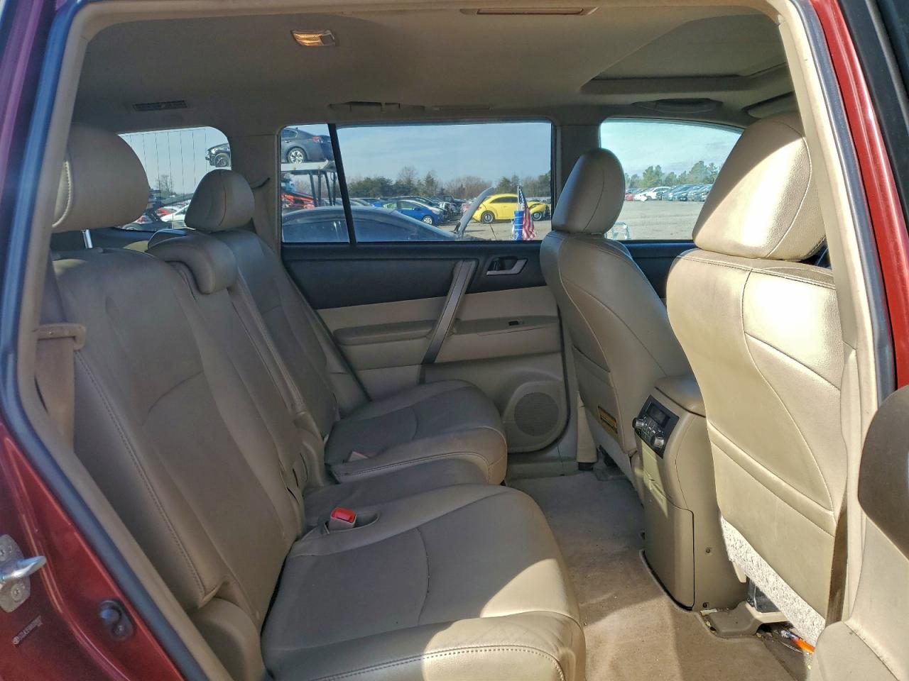 2010 TOYOTA HIGHLANDER SE photo 11