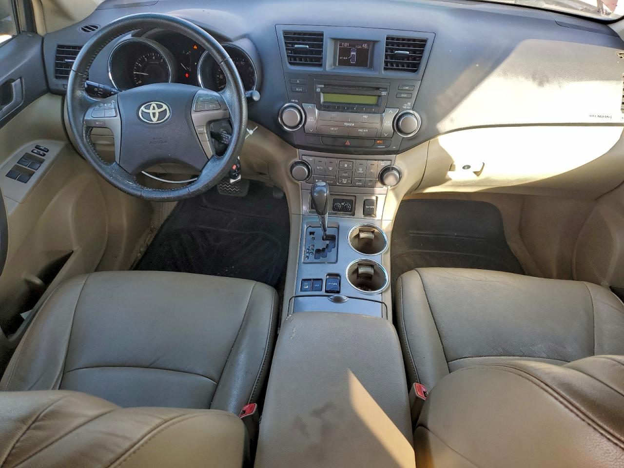 2010 TOYOTA HIGHLANDER SE photo 8