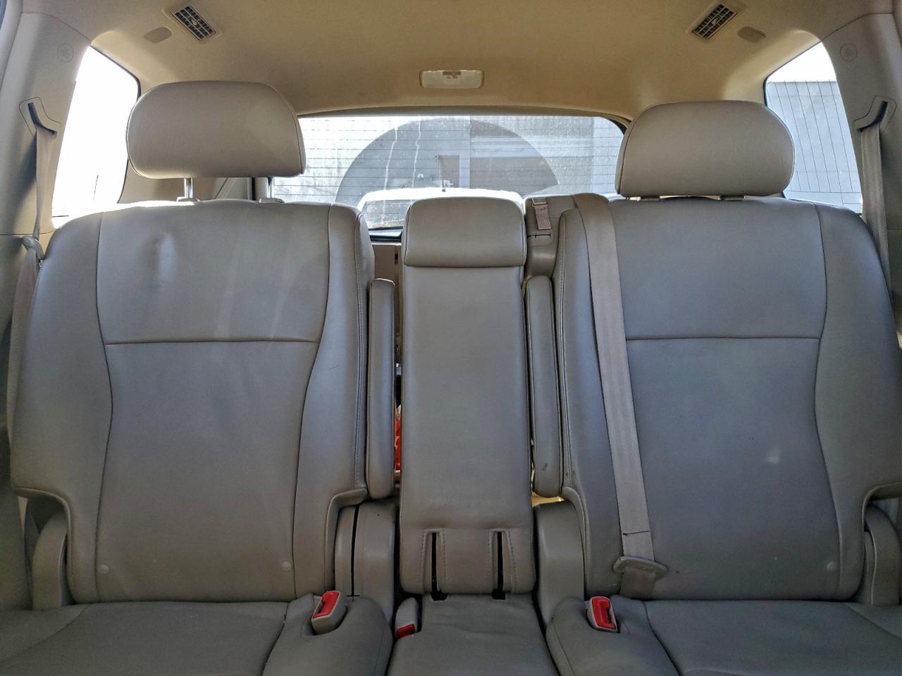2010 TOYOTA HIGHLANDER SE photo 10