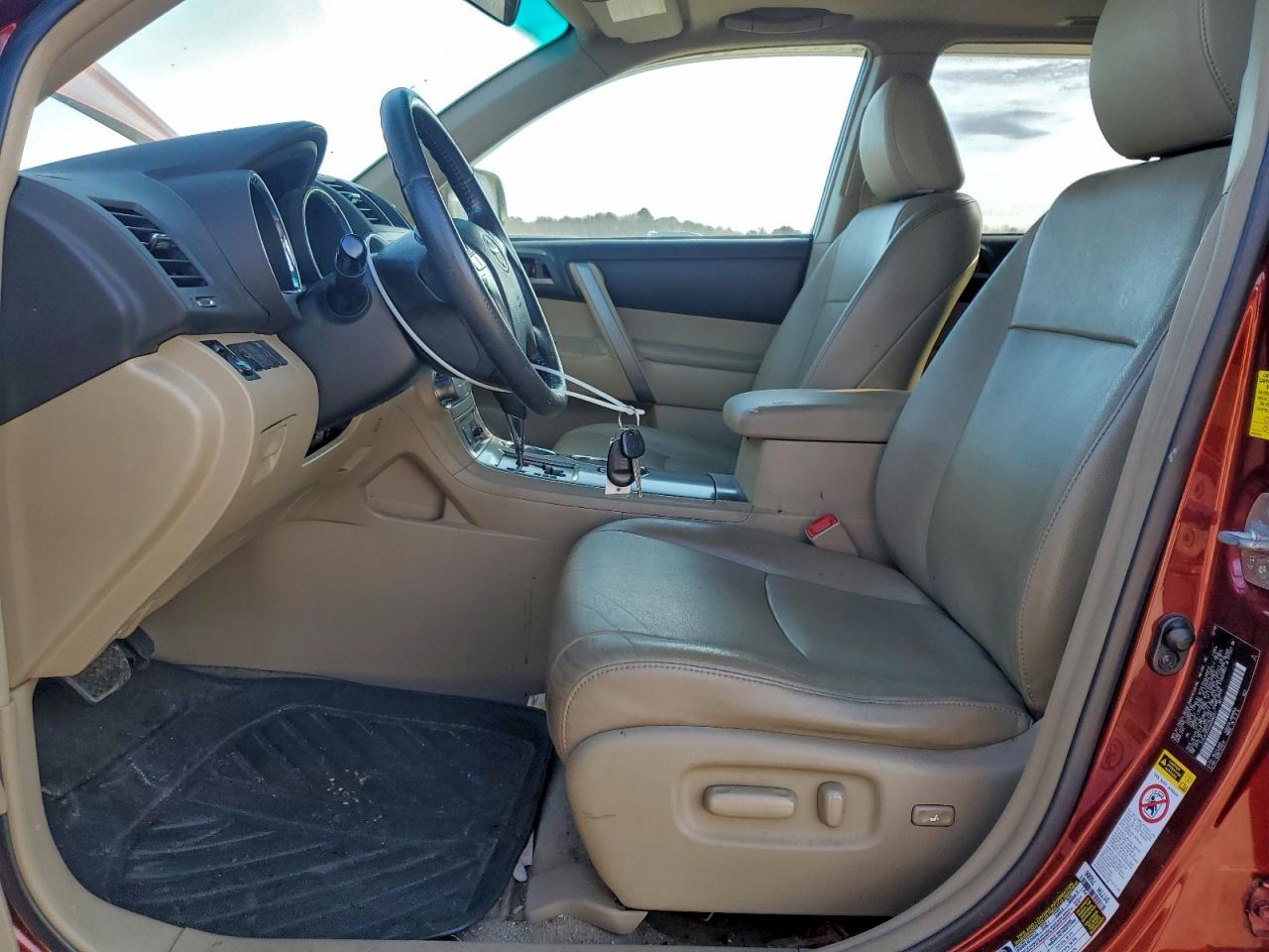 2010 TOYOTA HIGHLANDER SE photo 7