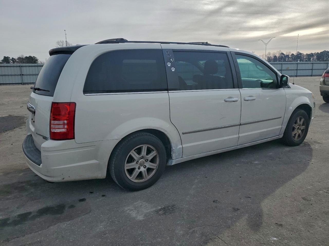 2010 CHRYSLER TOWN & COUNTRY TOURING PLUS photo 7