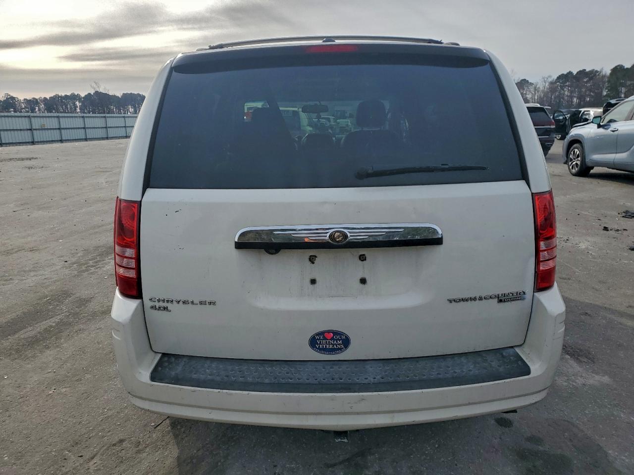 2010 CHRYSLER TOWN & COUNTRY TOURING PLUS photo 16