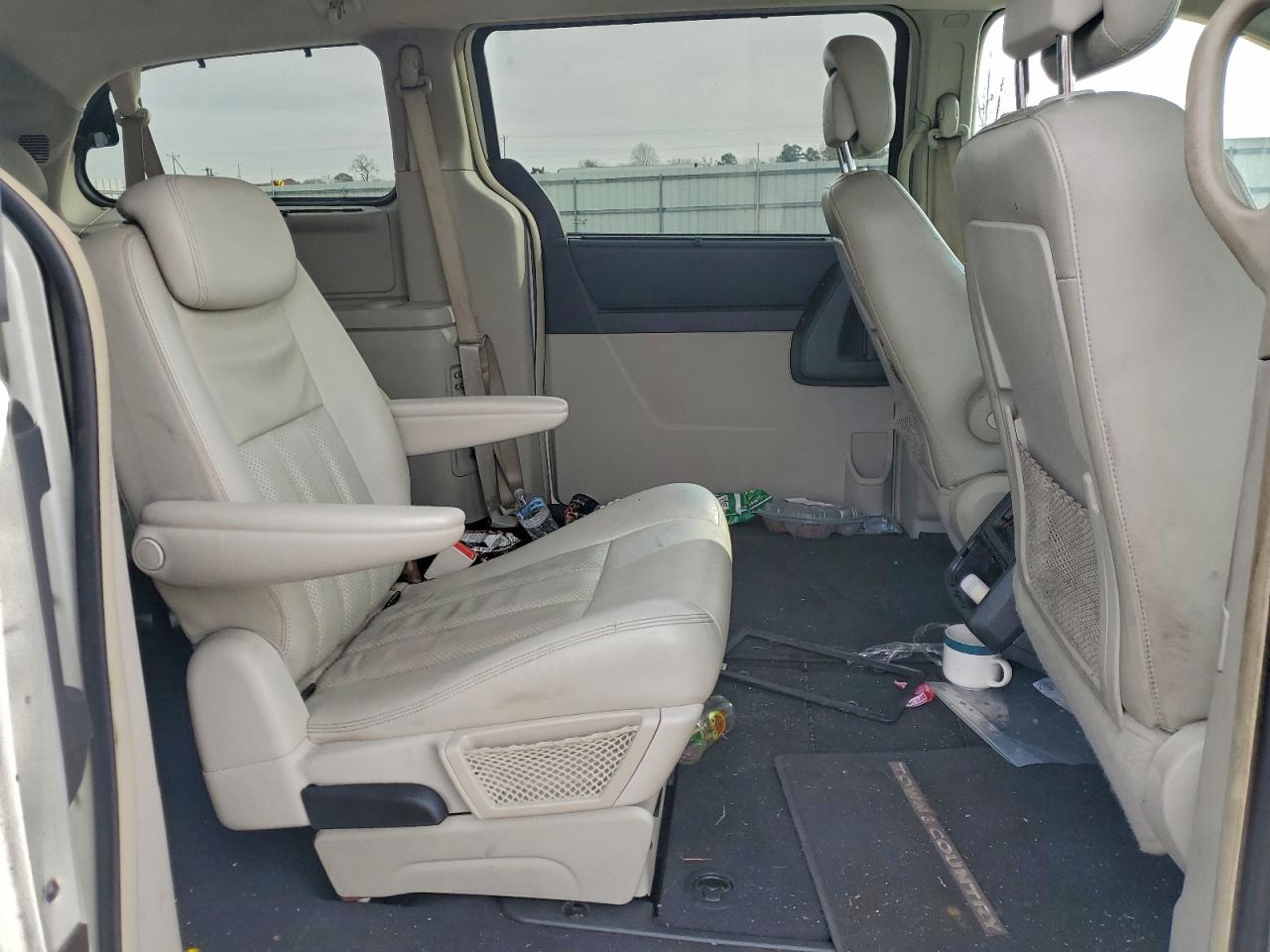 2010 CHRYSLER TOWN & COUNTRY TOURING PLUS photo 31