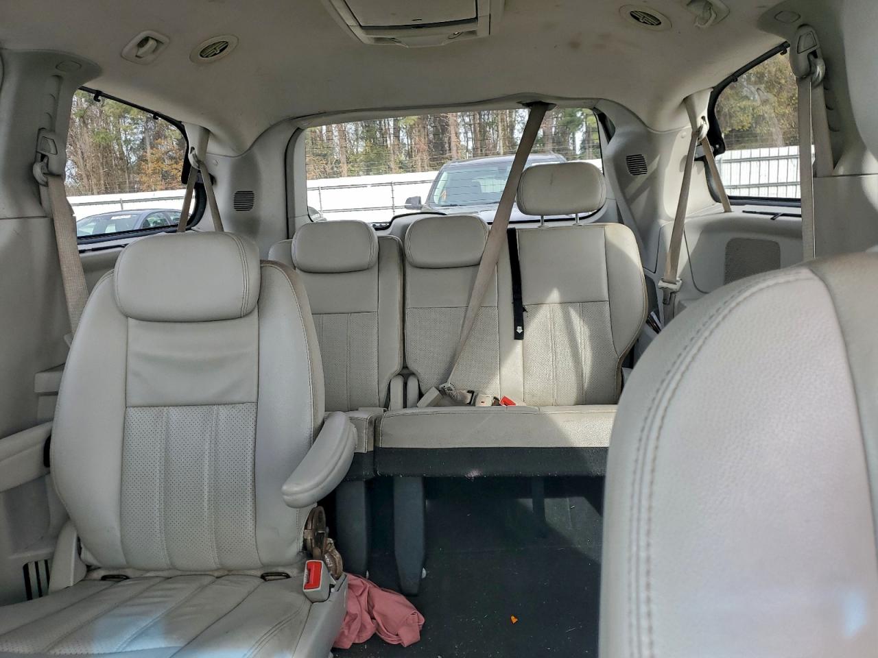 2010 CHRYSLER TOWN & COUNTRY TOURING PLUS photo 28