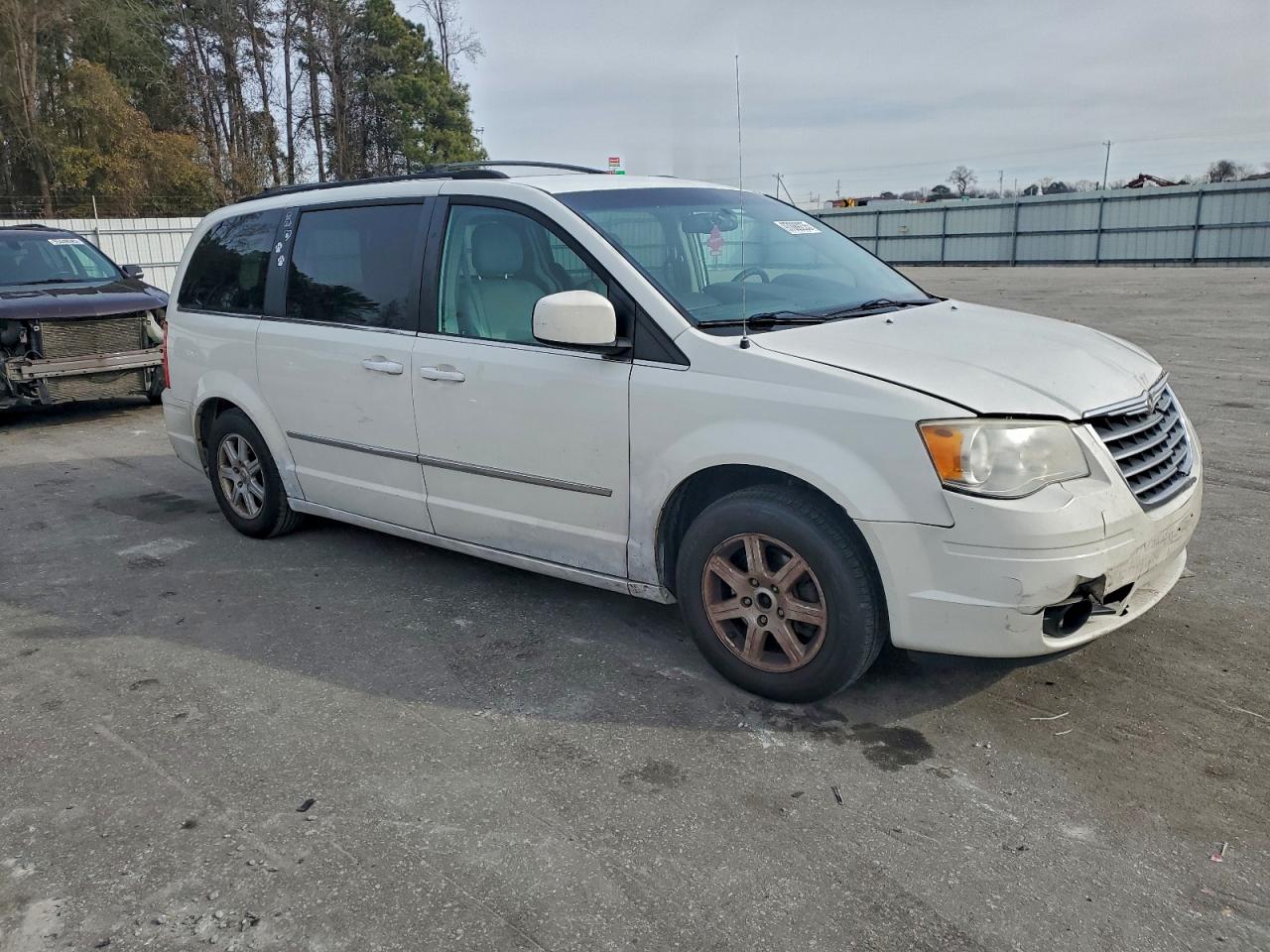 2010 CHRYSLER TOWN & COUNTRY TOURING PLUS photo 10