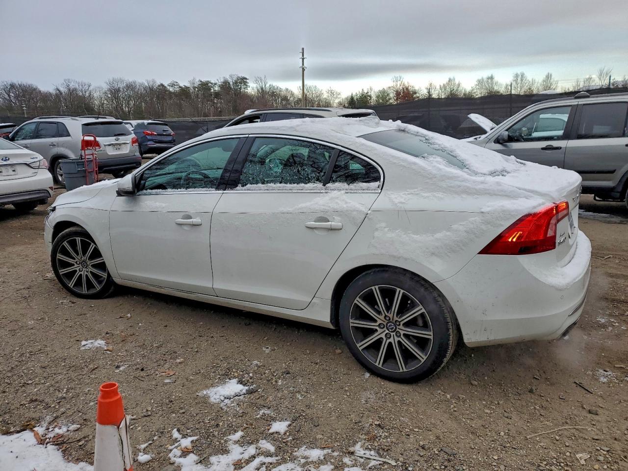 2017 VOLVO S60 PREMIER photo 3