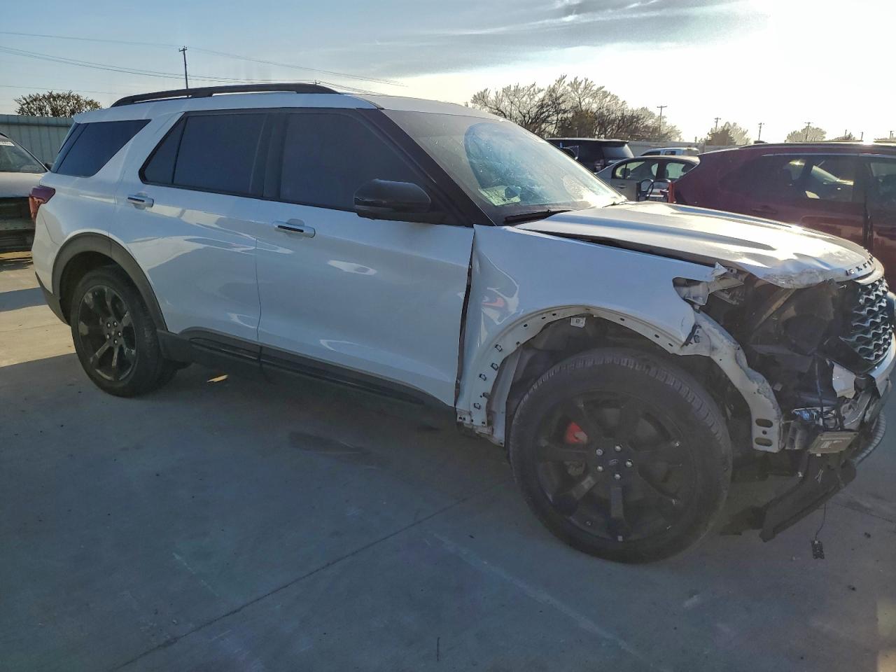 2023 FORD EXPLORER ST photo 4
