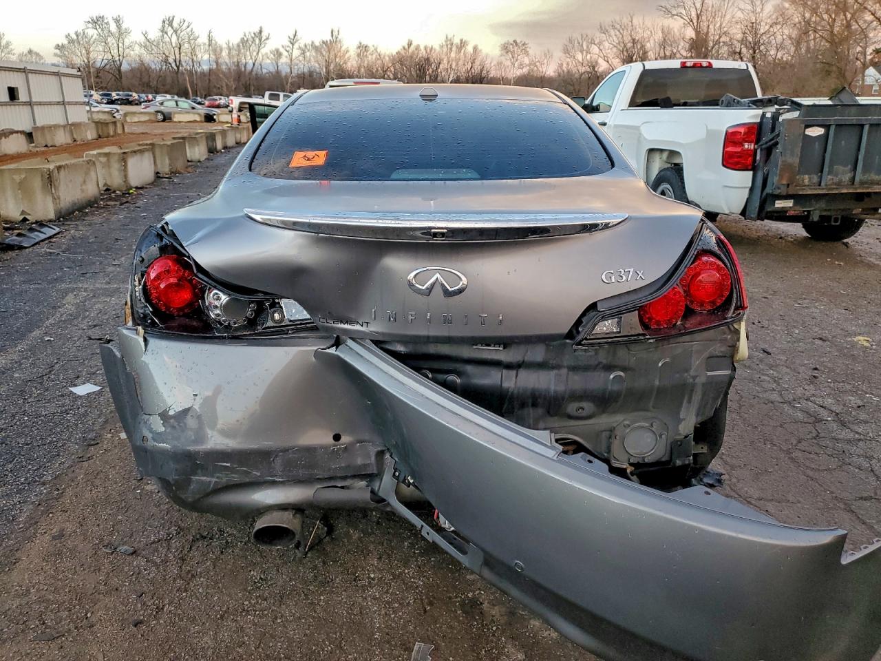 2012 INFINITI G37 photo 11
