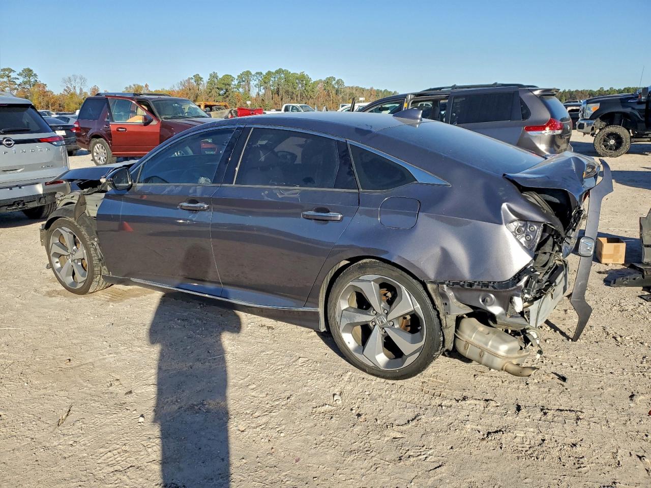 2018 HONDA ACCORD TOURING photo 2