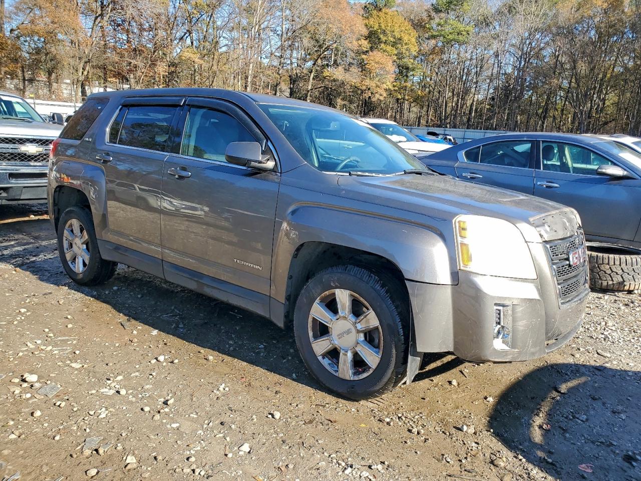 2011 GMC TERRAIN SLE photo 4