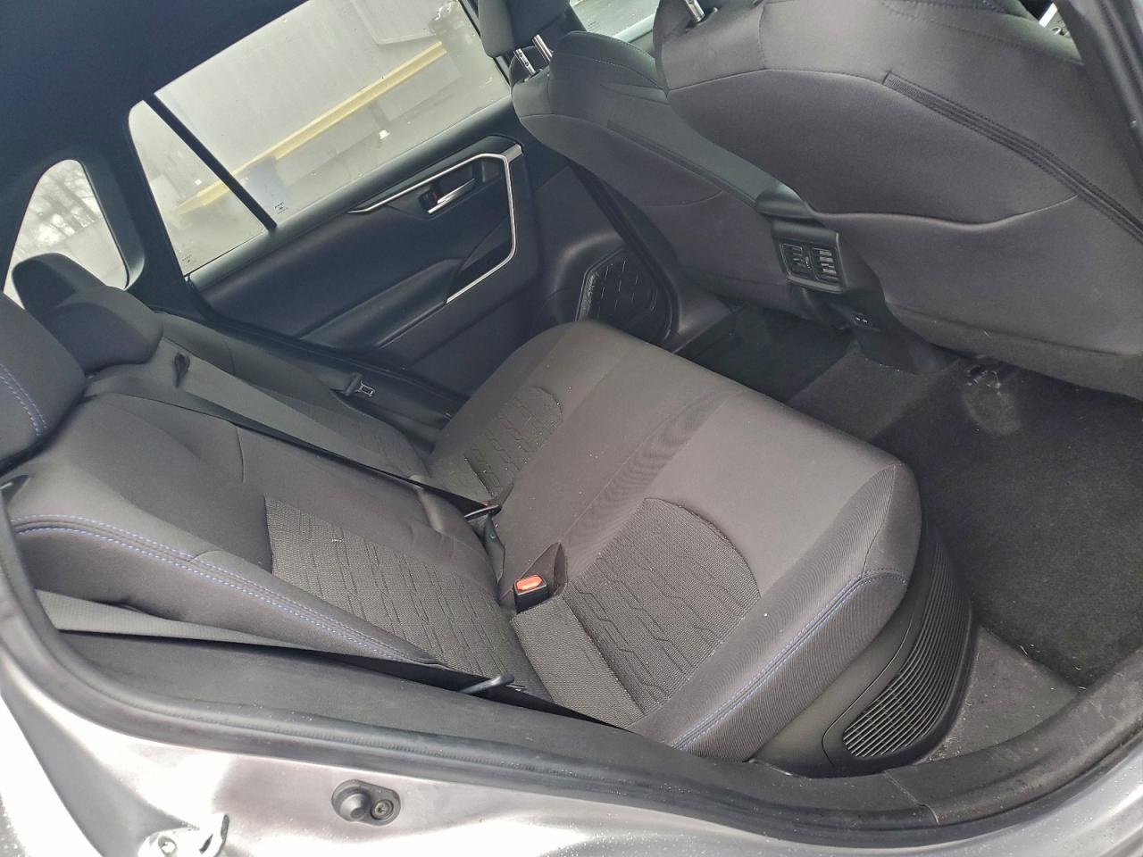 2022 TOYOTA RAV4 SE photo 11