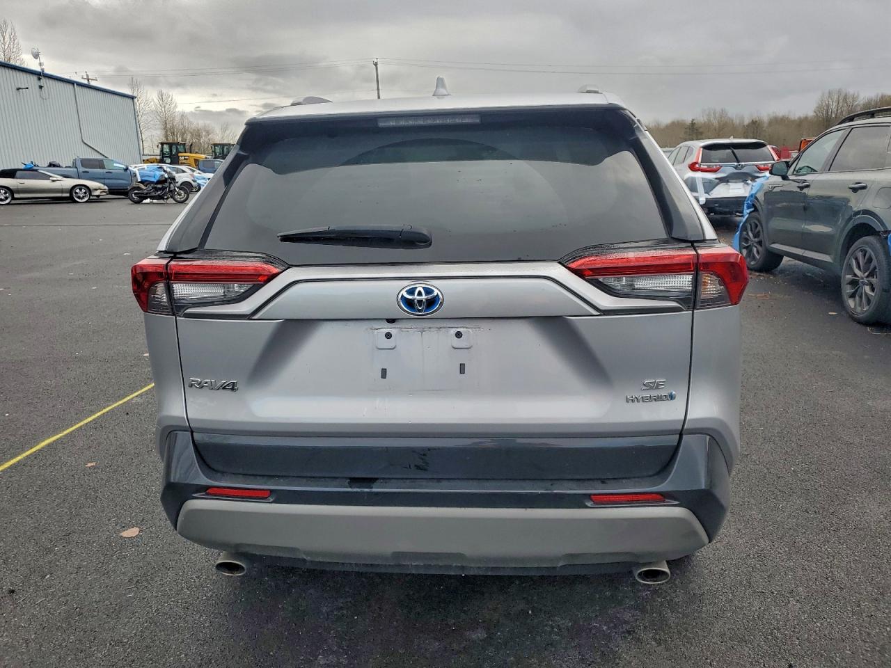 2022 TOYOTA RAV4 SE photo 6
