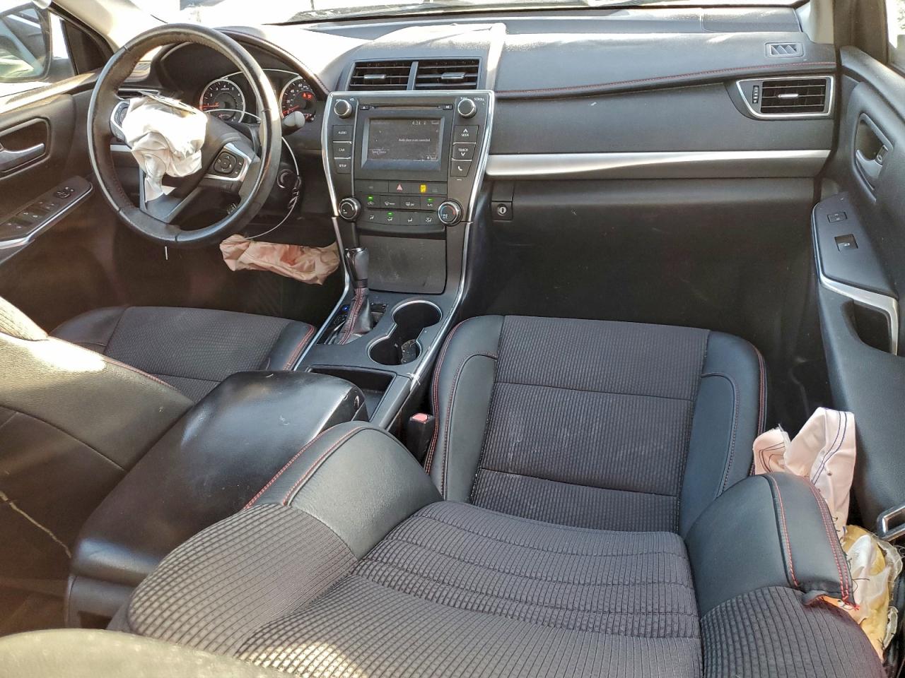 2017 TOYOTA CAMRY LE photo 8