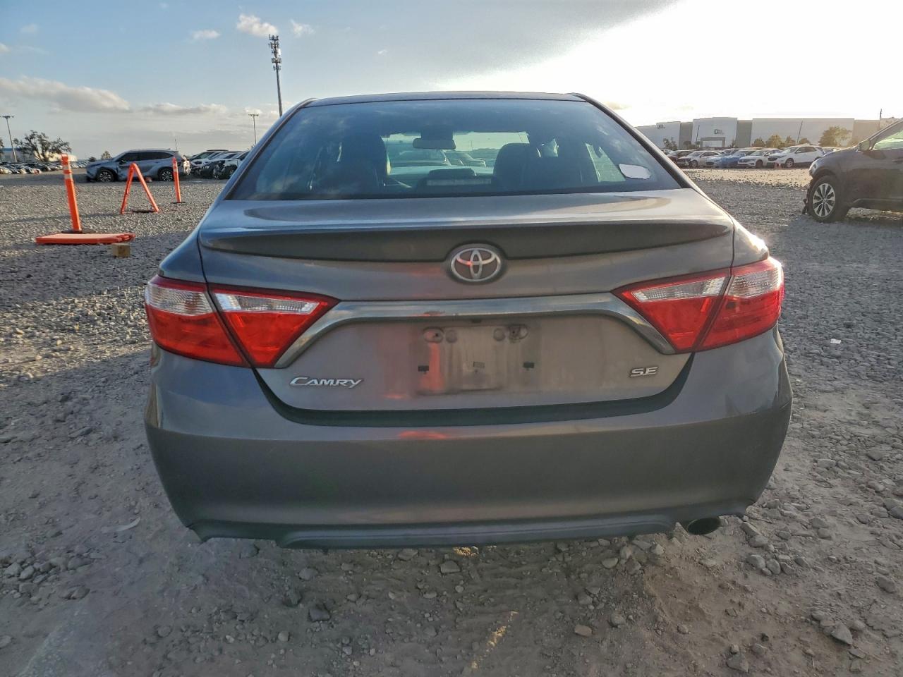 2017 TOYOTA CAMRY LE photo 6