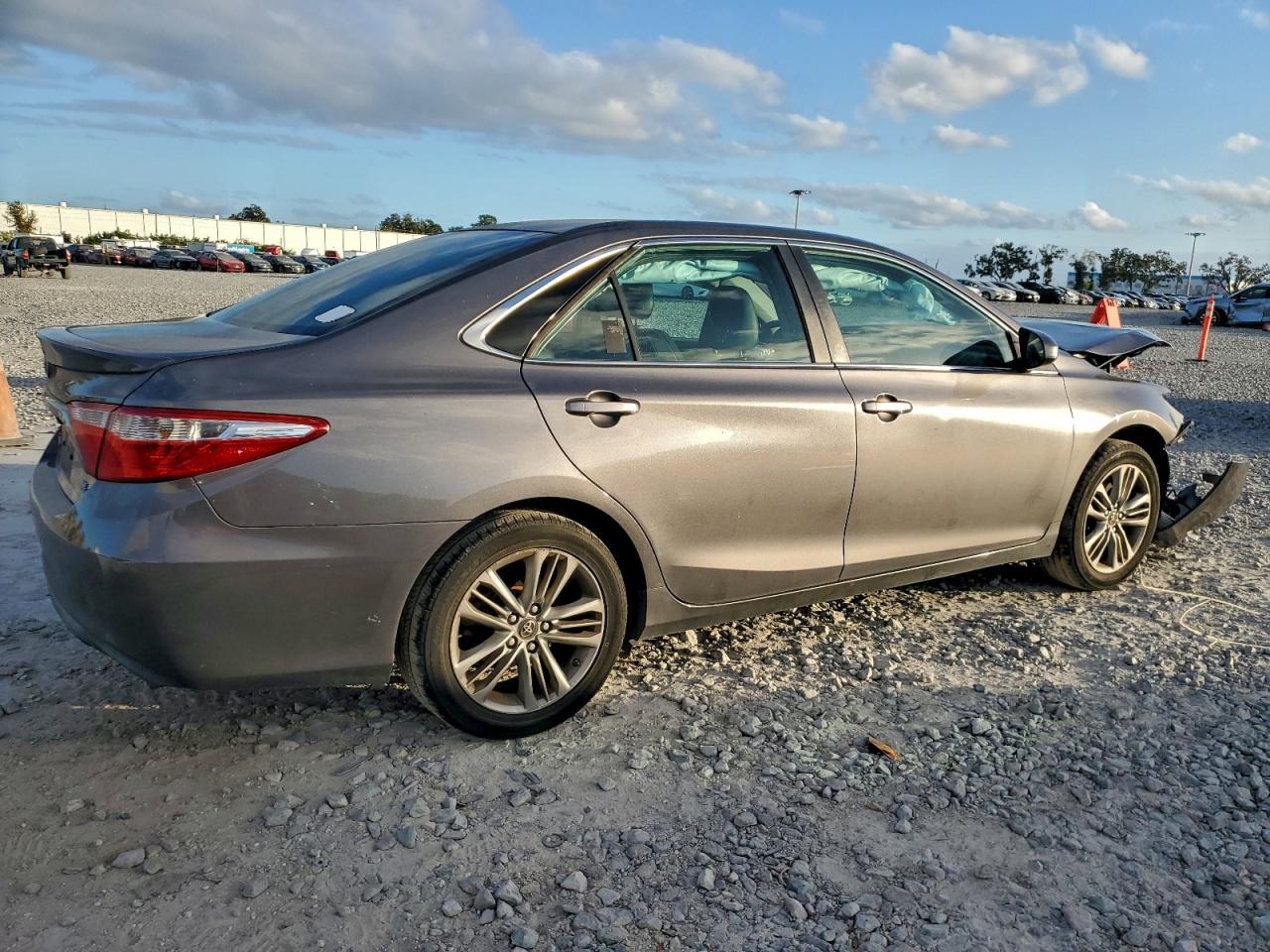 2017 TOYOTA CAMRY LE photo 3