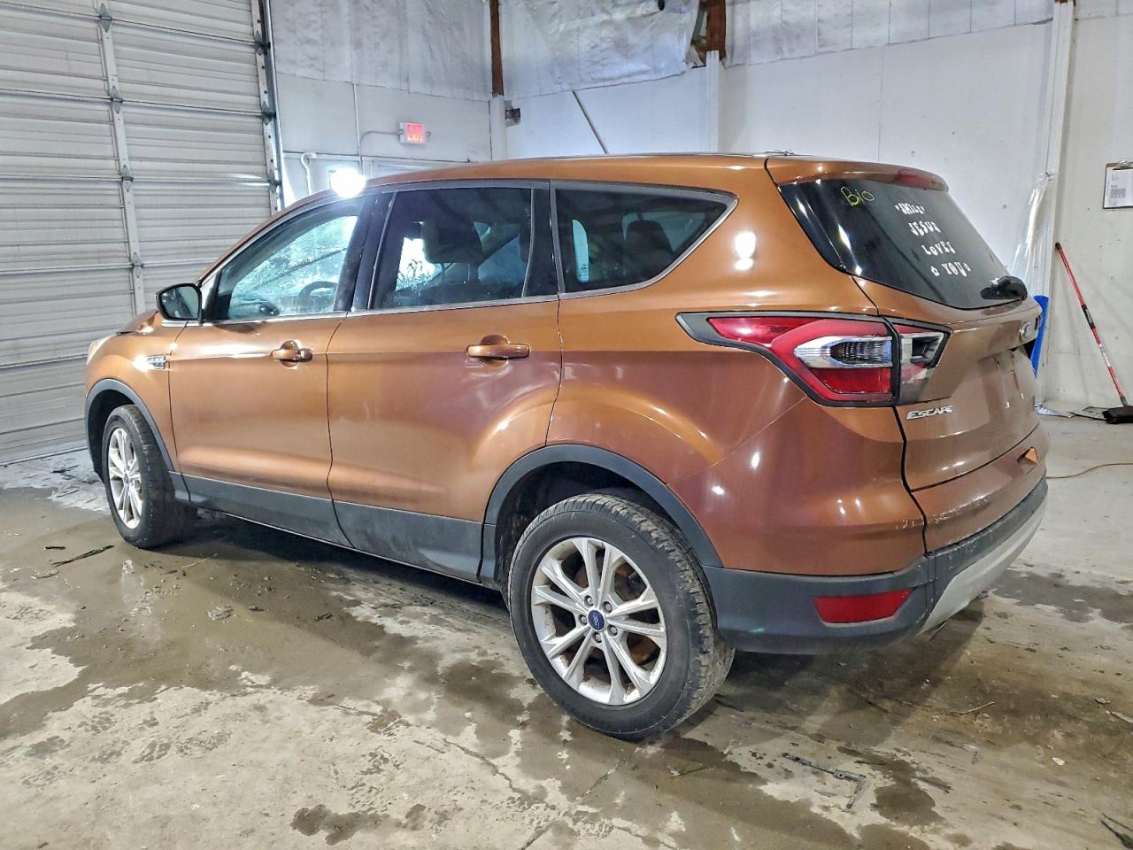 2017 FORD ESCAPE SE photo 3