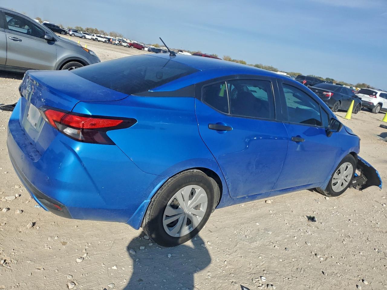 2021 NISSAN VERSA S photo 5