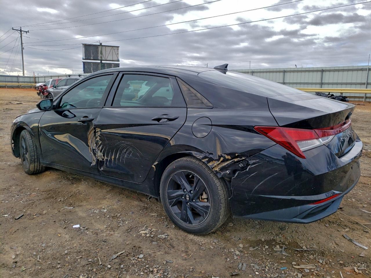 2023 HYUNDAI ELANTRA SEL photo 3