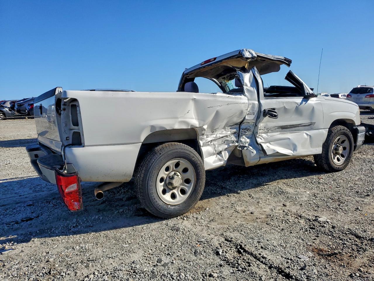 2007 CHEVROLET SILVERADO C1500 CLASSIC photo 3
