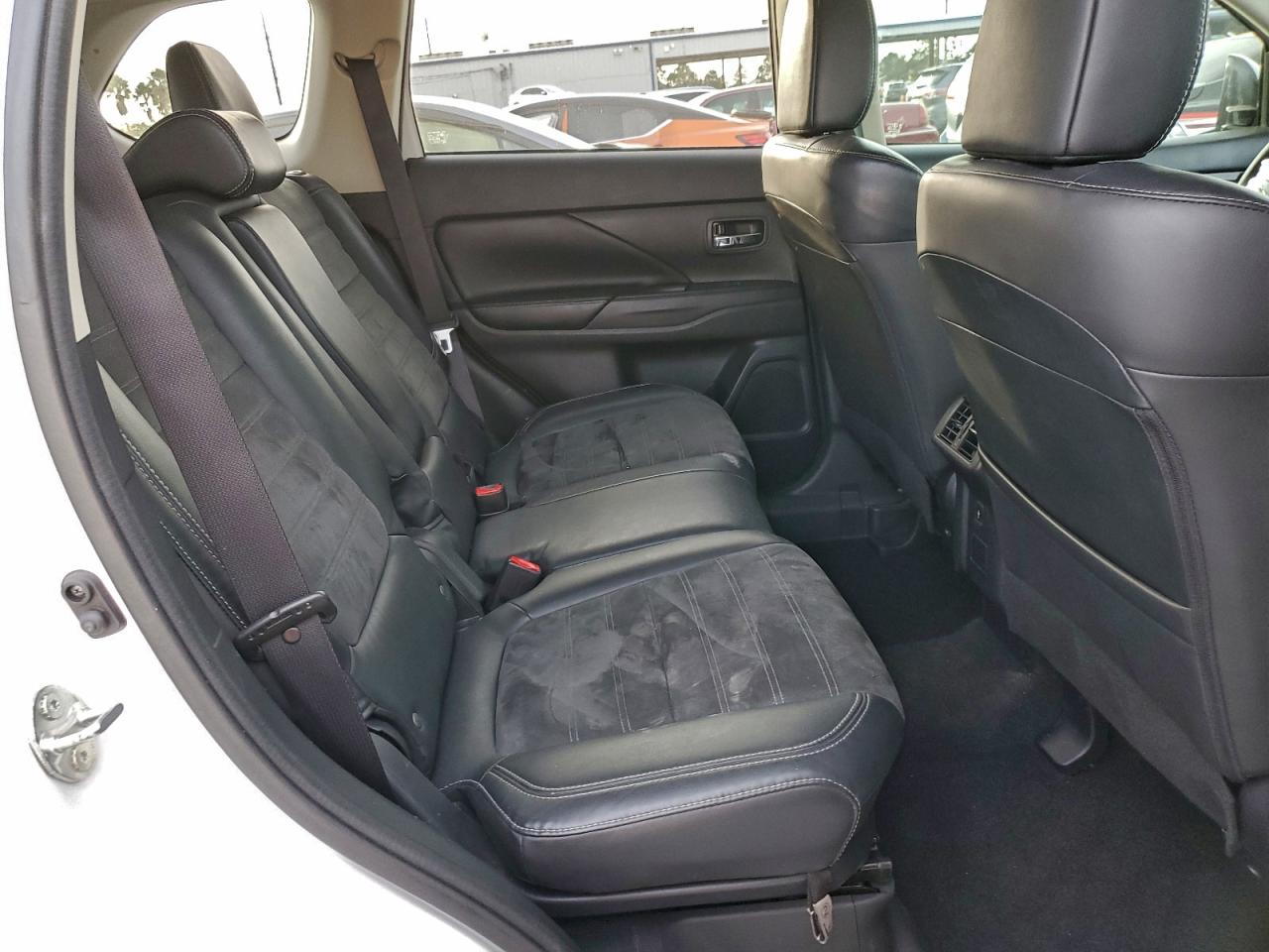 2019 MITSUBISHI OUTLANDER SE photo 11