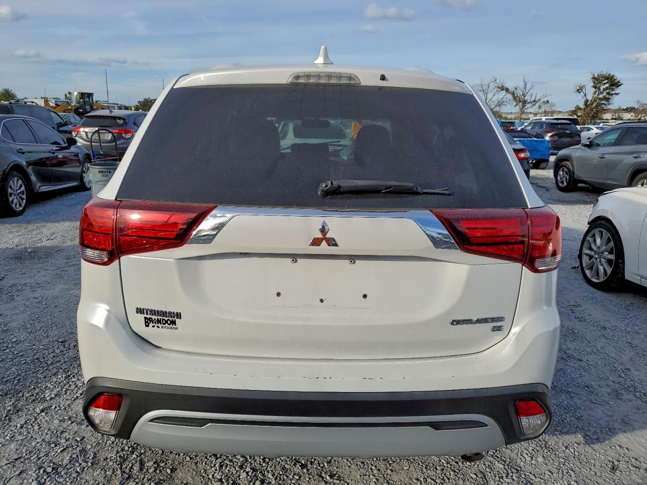 2019 MITSUBISHI OUTLANDER SE photo 6