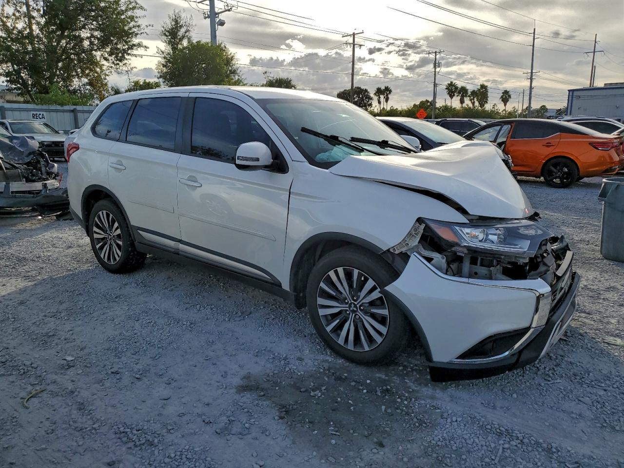 2019 MITSUBISHI OUTLANDER SE photo 4