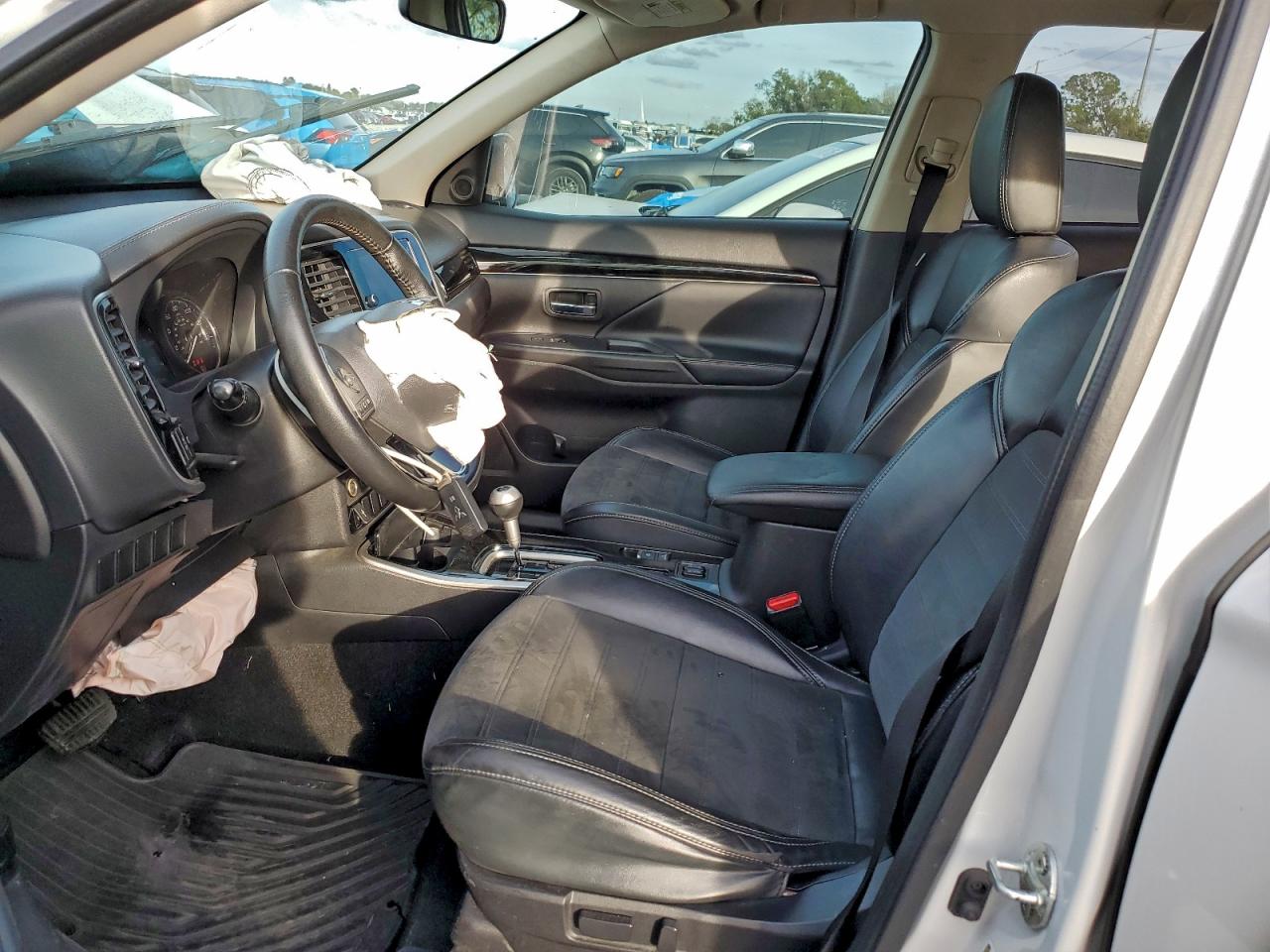 2019 MITSUBISHI OUTLANDER SE photo 7