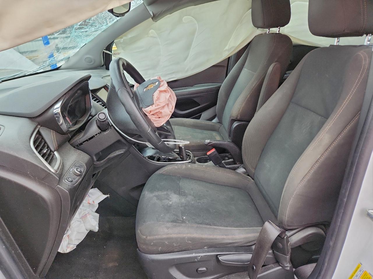 2018 CHEVROLET TRAX LS photo 19