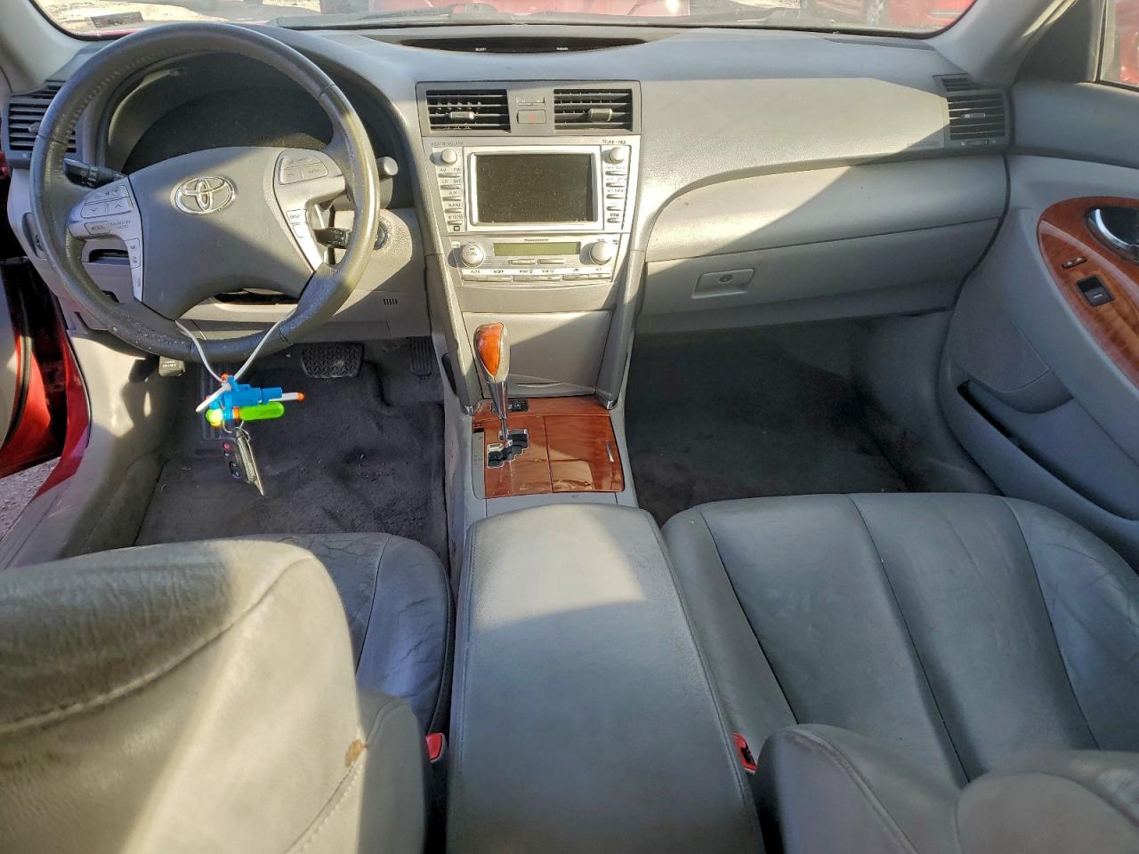 2011 TOYOTA CAMRY SE photo 8