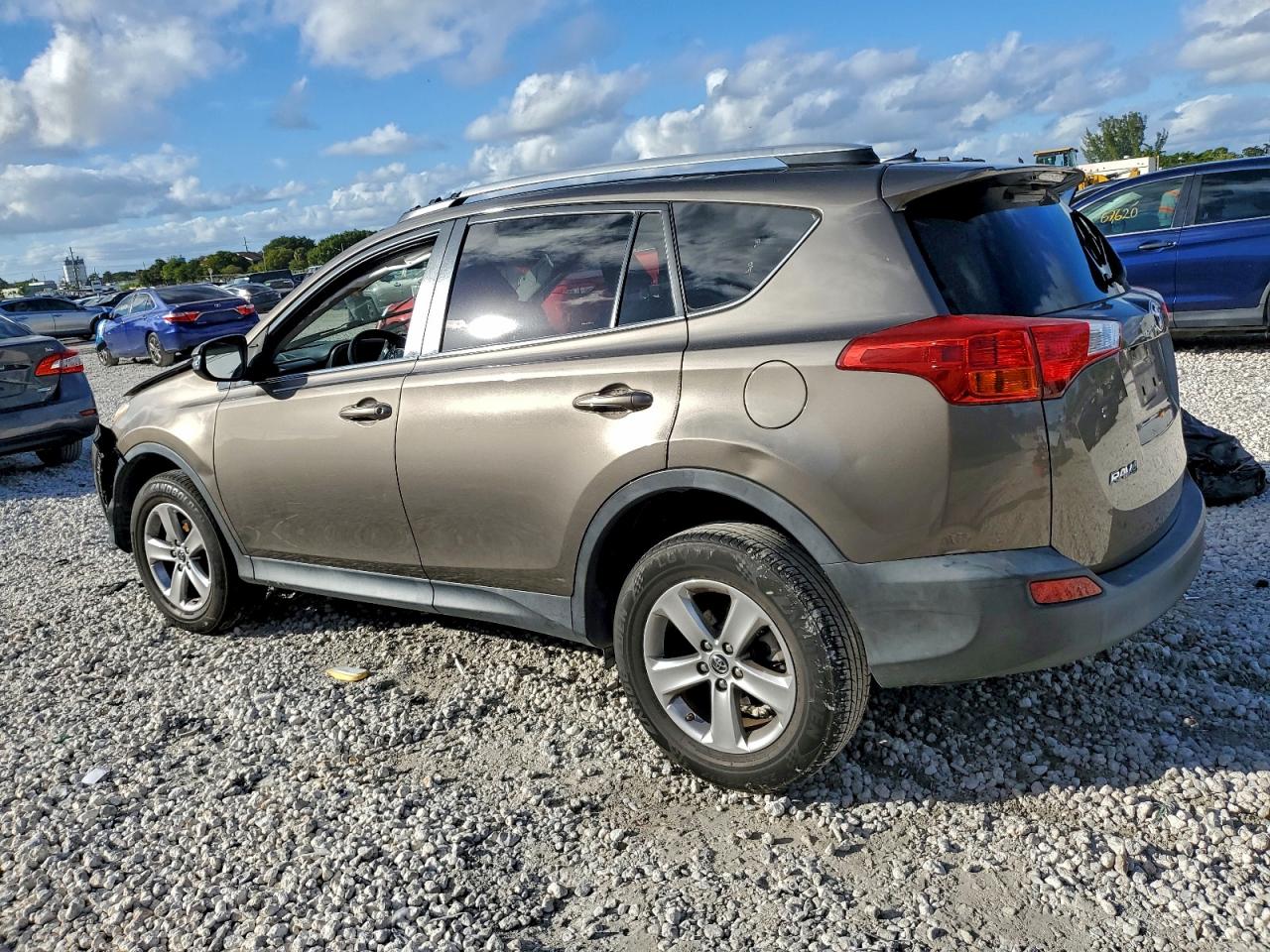 2015 TOYOTA RAV4 XLE photo 2
