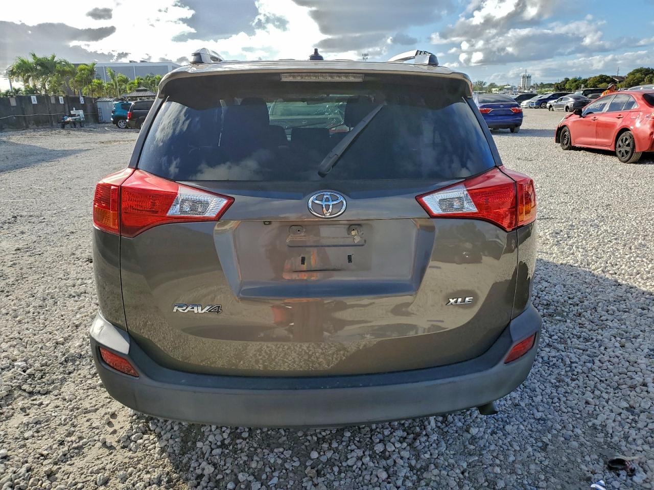2015 TOYOTA RAV4 XLE photo 6