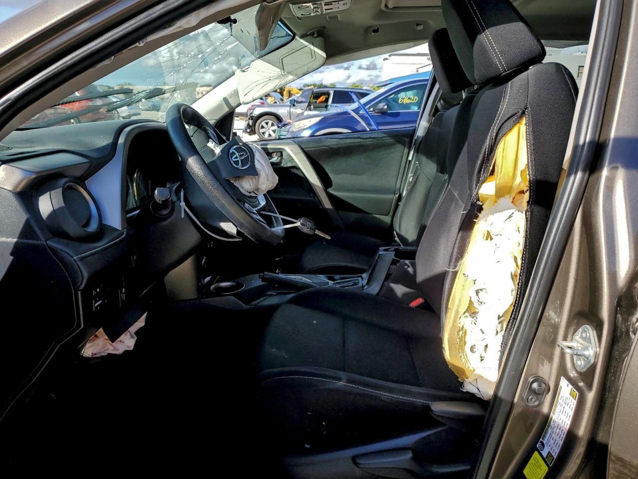 2015 TOYOTA RAV4 XLE photo 7