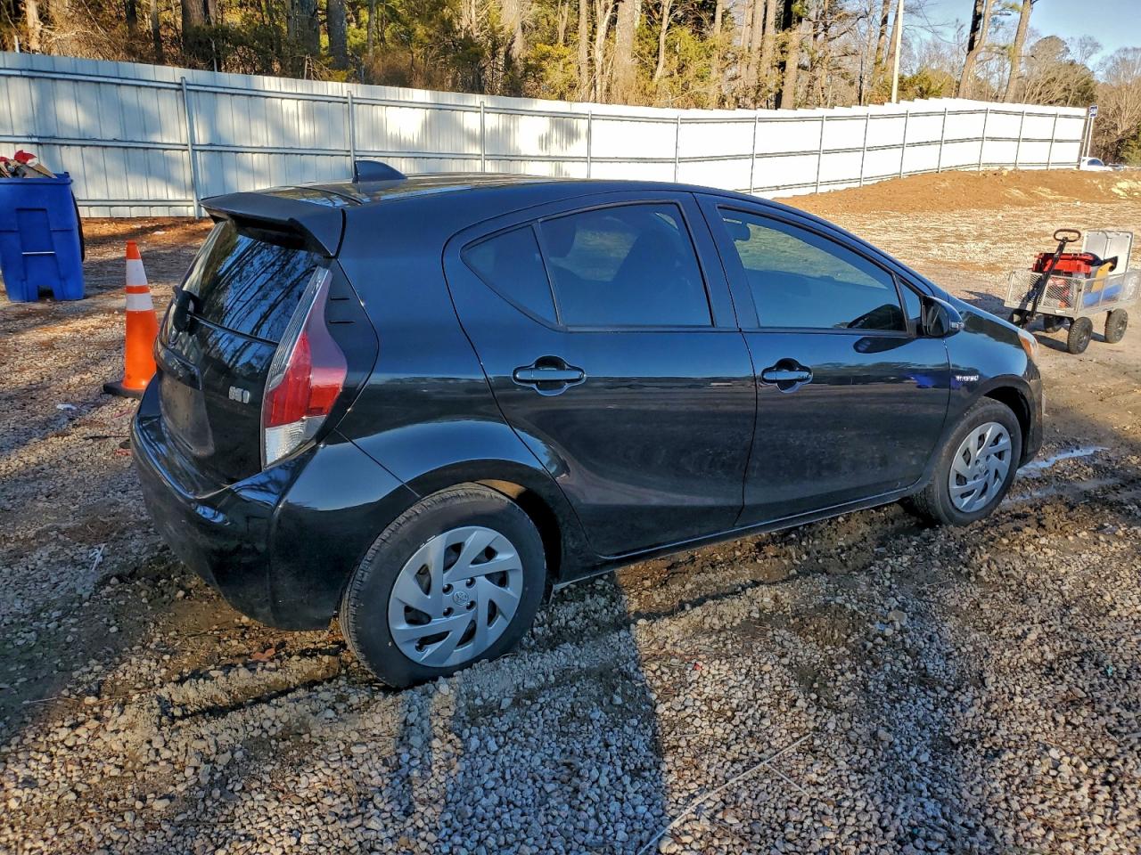 2016 TOYOTA PRIUS C photo 3
