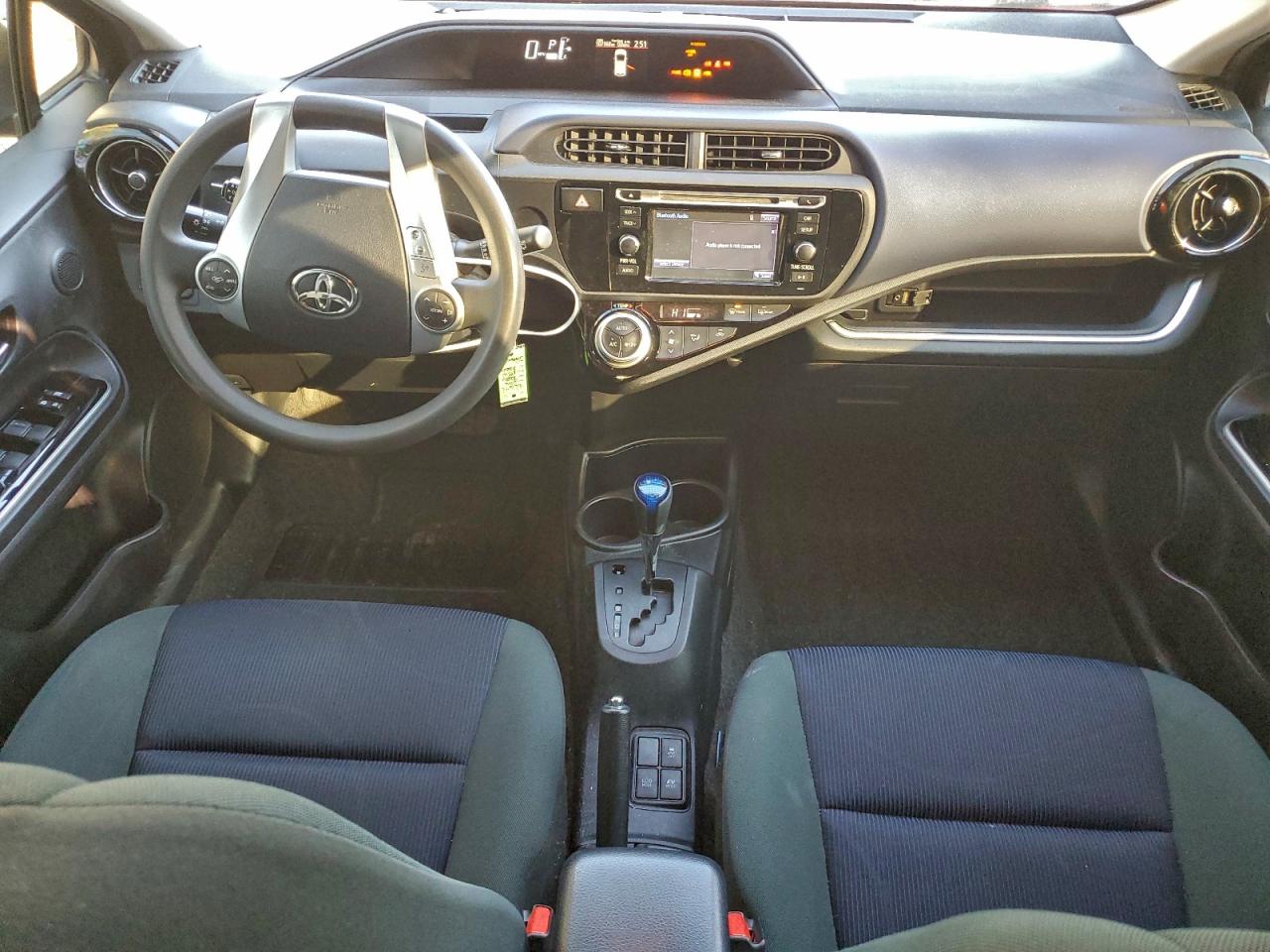 2016 TOYOTA PRIUS C photo 8
