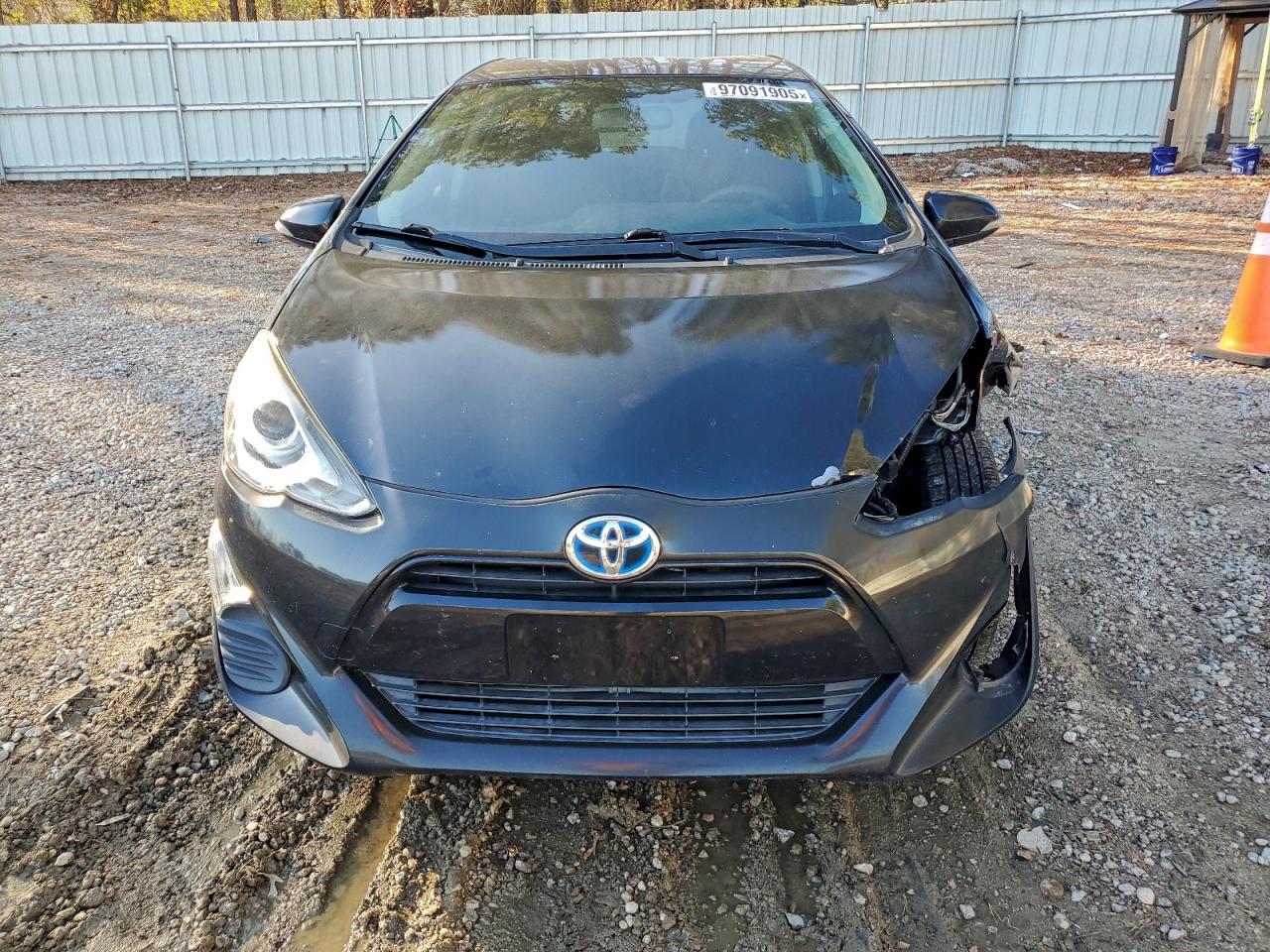 2016 TOYOTA PRIUS C photo 5