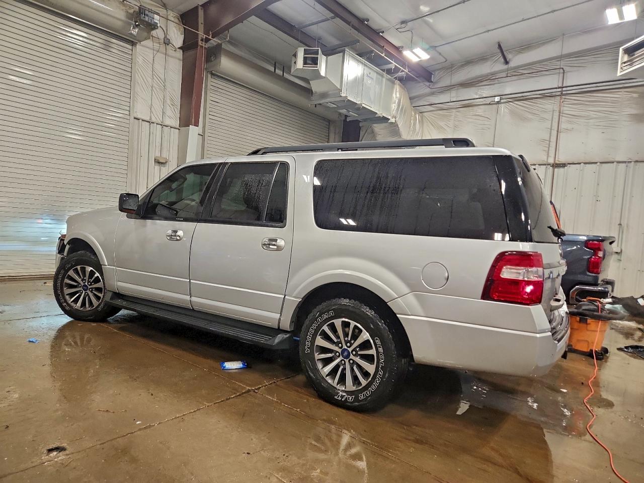 2016 FORD EXPEDITION EL XLT photo 2