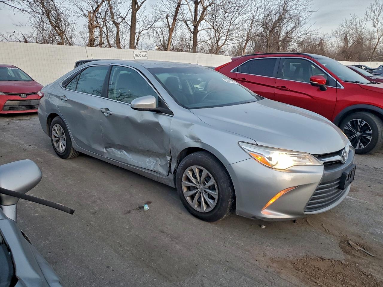 2016 TOYOTA CAMRY LE photo 4