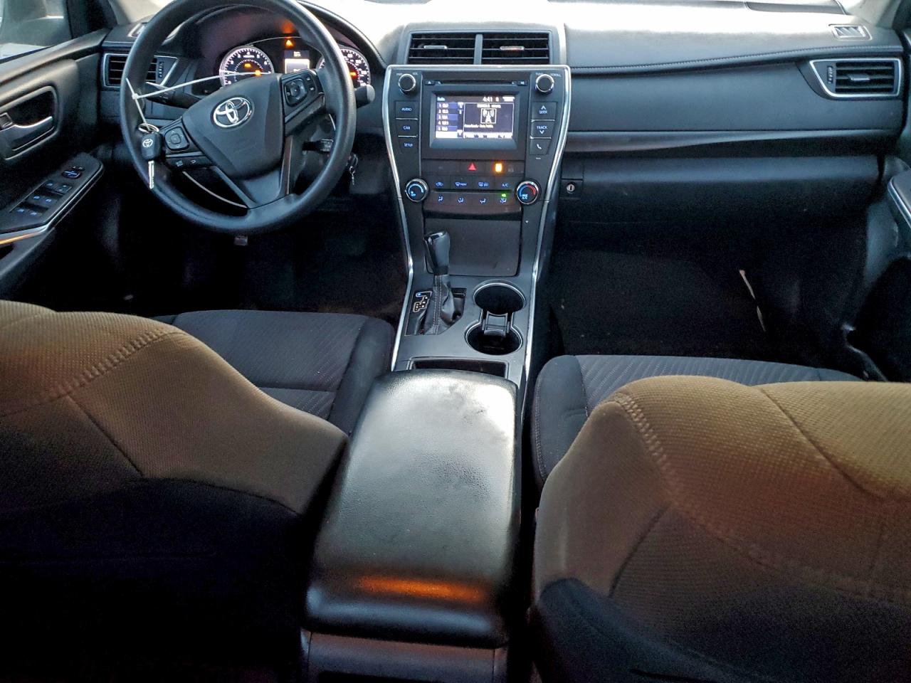 2016 TOYOTA CAMRY LE photo 8