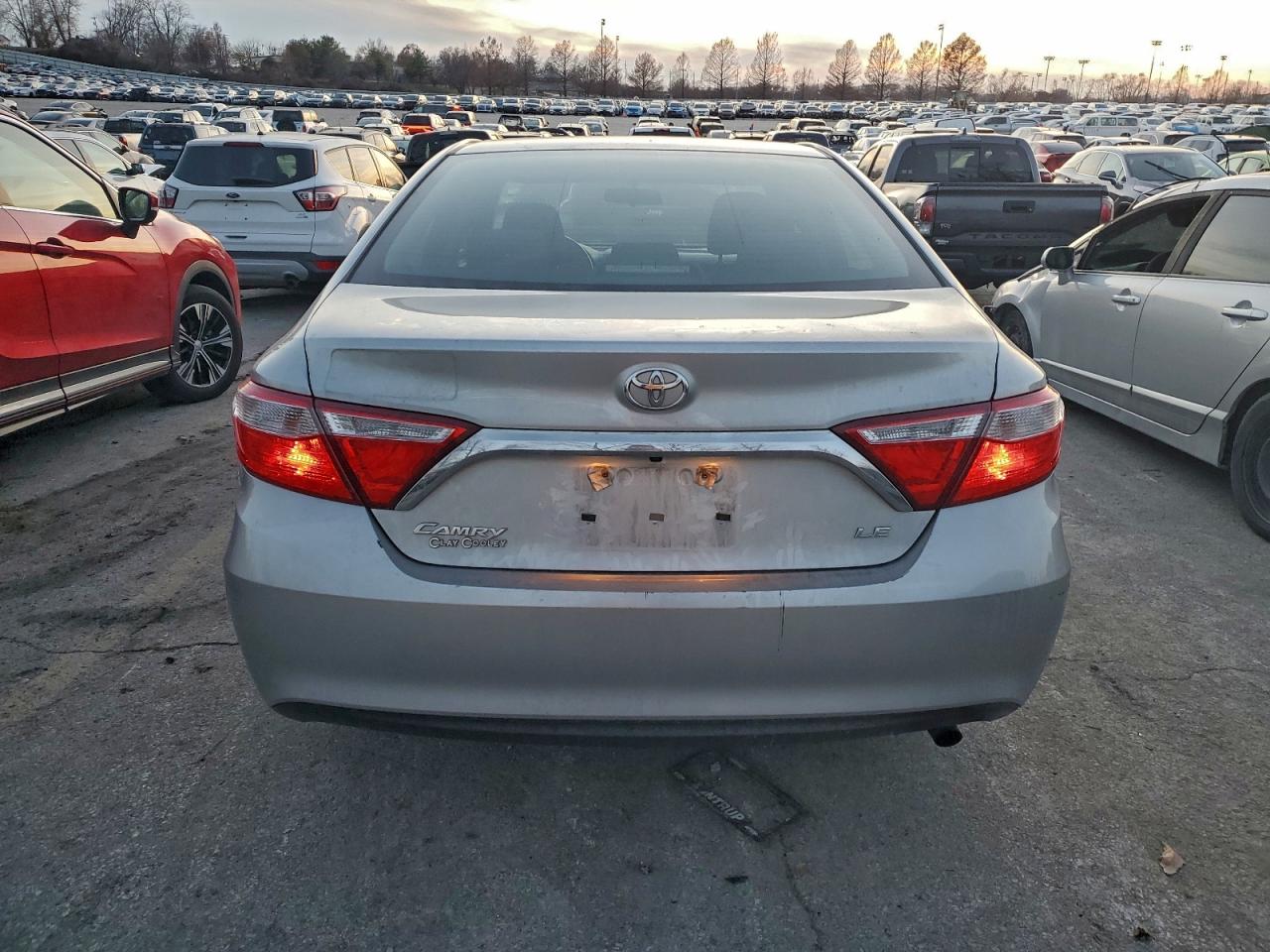 2016 TOYOTA CAMRY LE photo 6