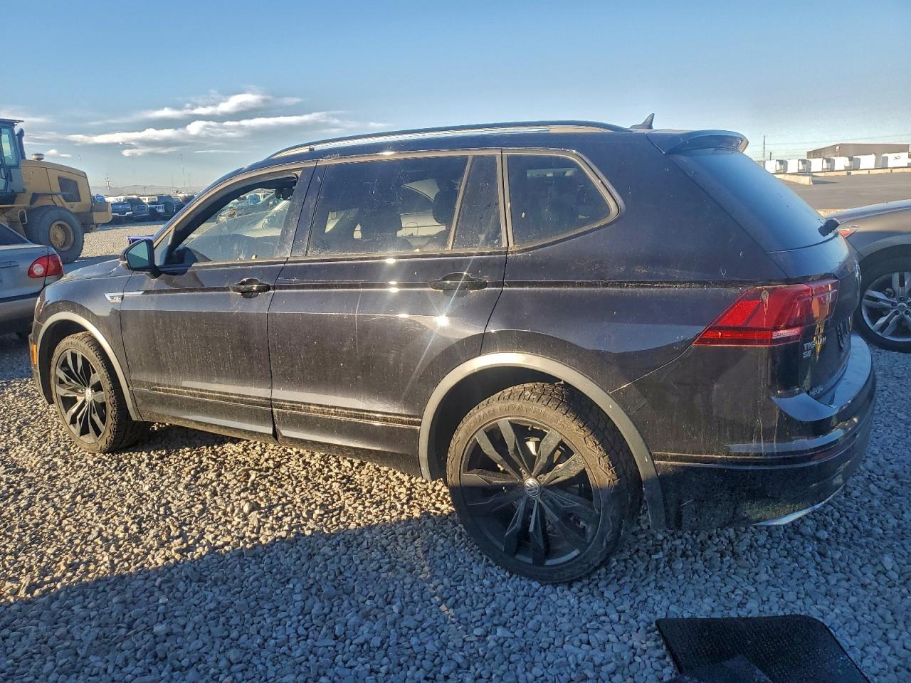 2020 VOLKSWAGEN TIGUAN SE photo 3
