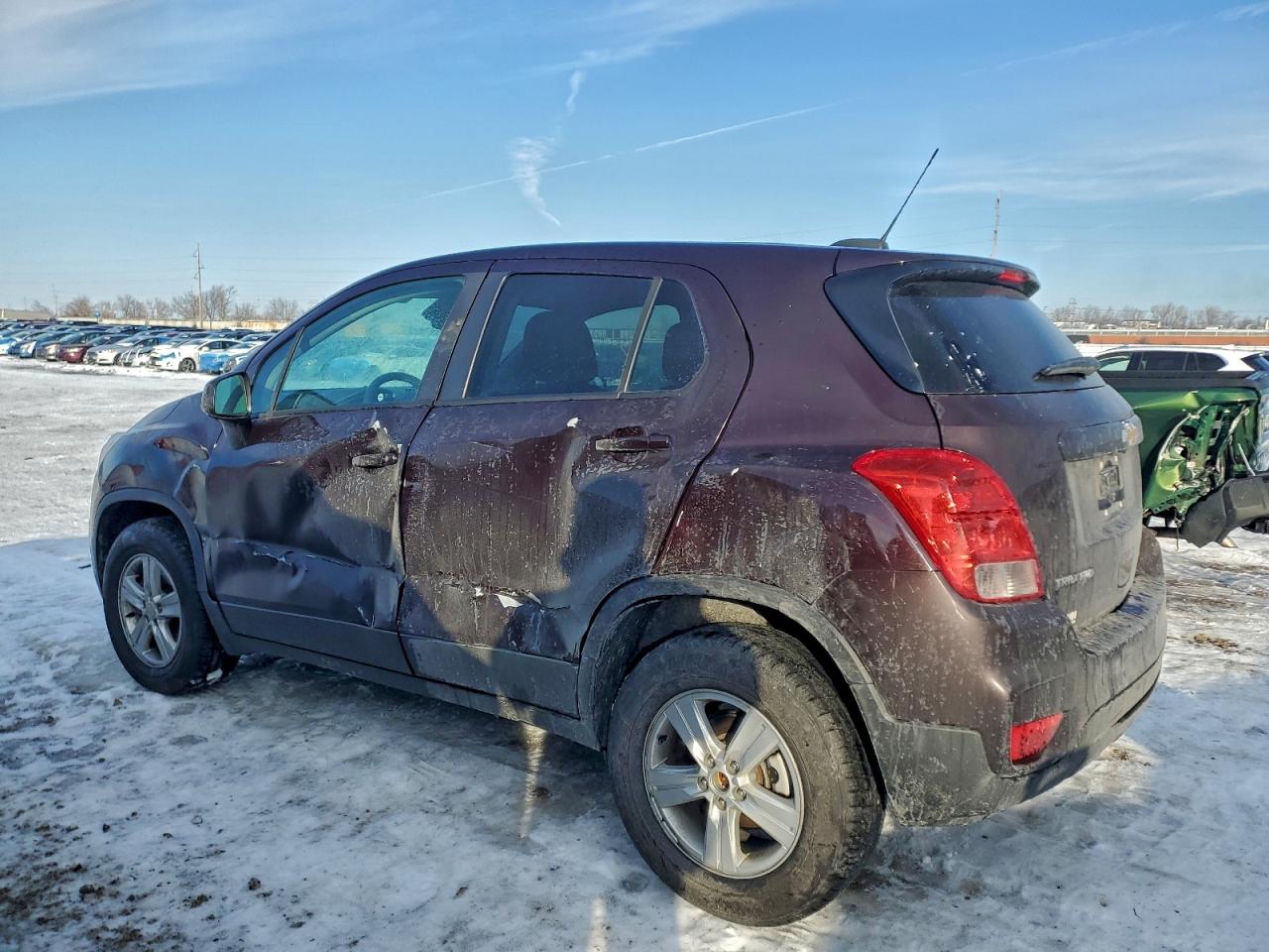 2021 CHEVROLET TRAX LS photo 2